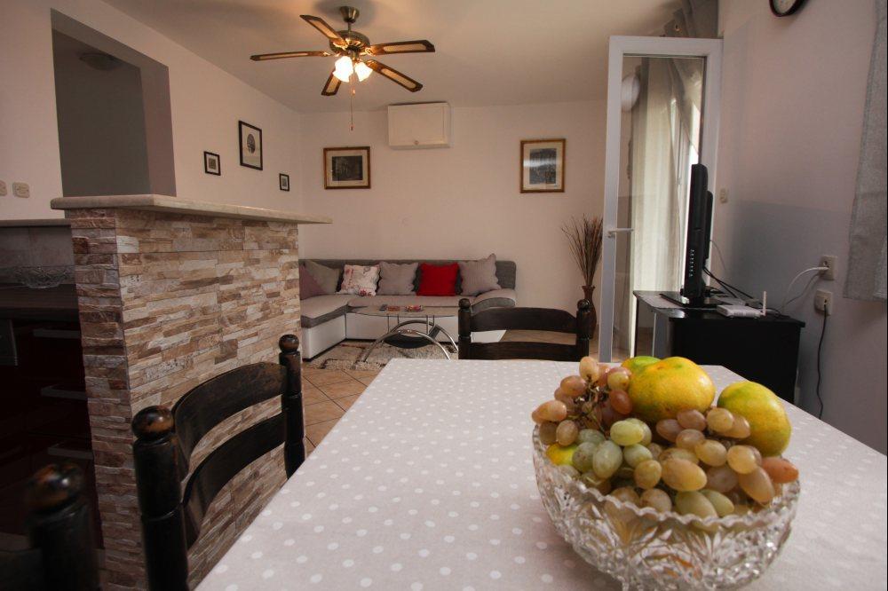 Apartment Miljenko Tomic Splitska Buitenkant foto